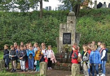 „Pamiętajmy o tych, którzy oddali życie za Ojczyznę!” – apel poległych przy pomniku na Łomnickiem