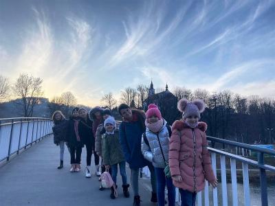 dzieci na moście.jpg