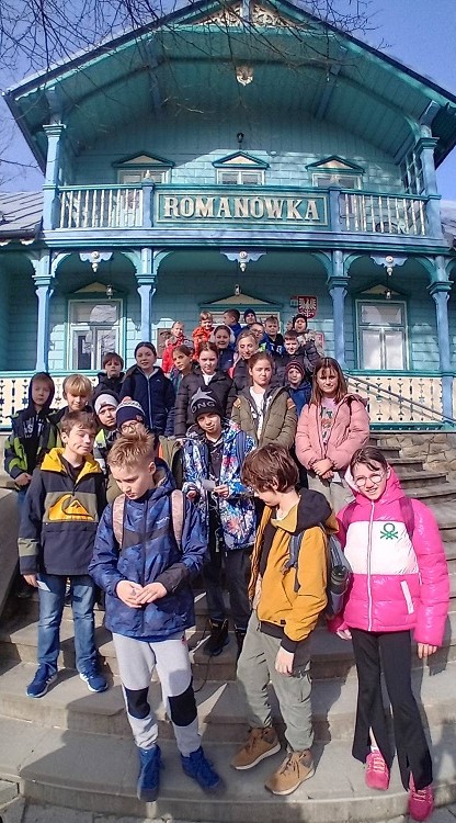 Szkoła Podstawowa w Rząsce, klasy: IV a, IV b