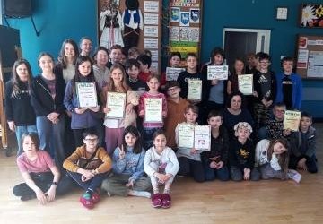 Szkoła Podstawowa w Rząsce, klasy: IV c, V b oraz Szkoła Podstawowa w Brzoskwini, klasa V a